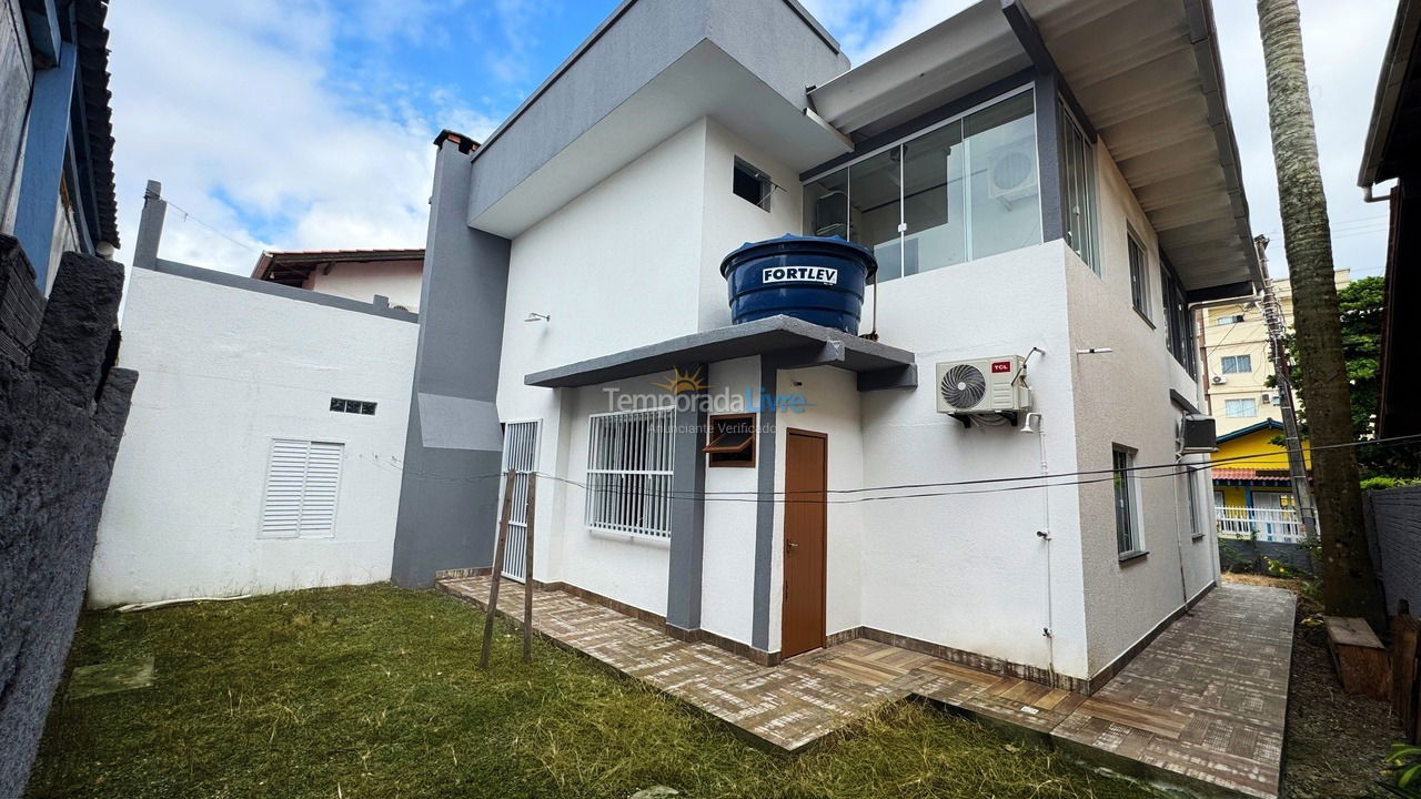 Casa para aluguel de temporada em Bombinhas (Praia de Bombinhas)