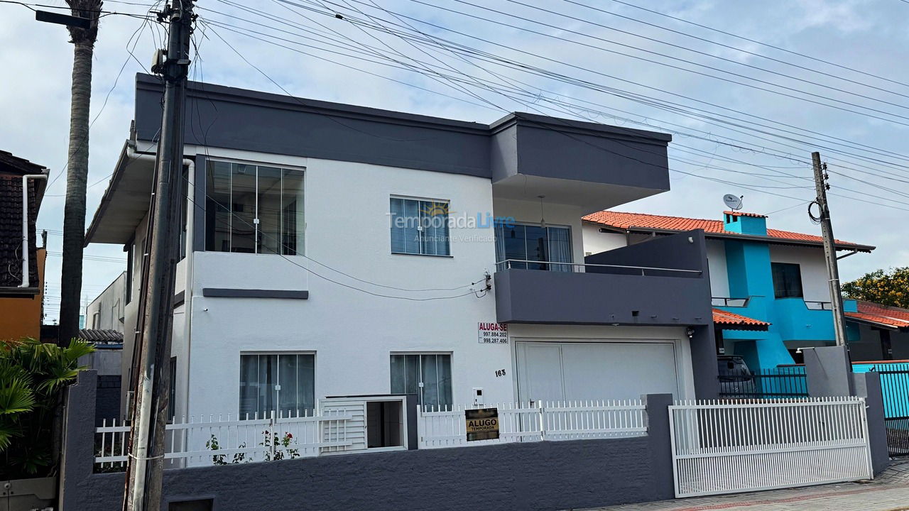 Casa para aluguel de temporada em Bombinhas (Praia de Bombinhas)