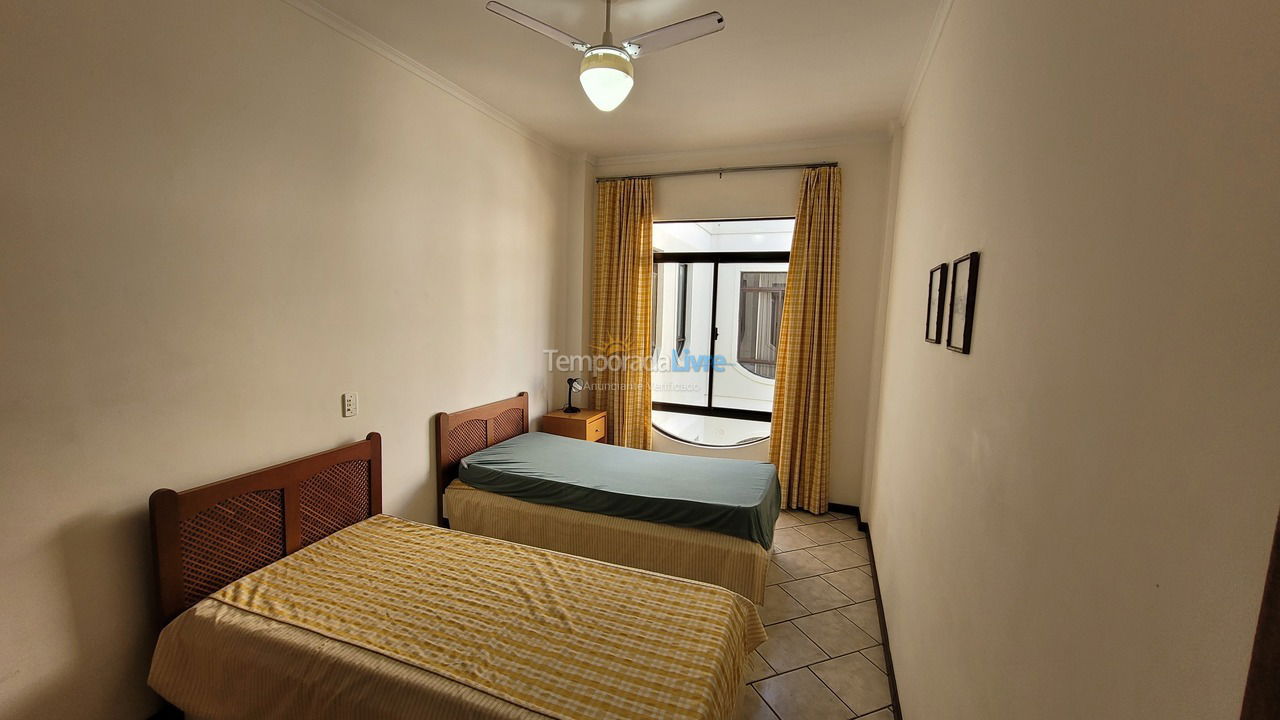 Apartment for vacation rental in Bombinhas (Praia de Bombas)