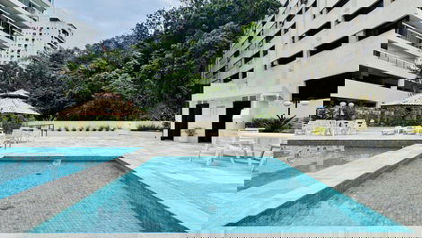 Pitangueiras Alto Padrão 4 Suítes - 3 Vagas e Lazer - 10 pessoas