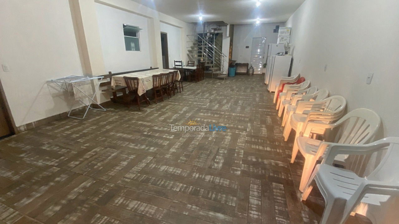 Casa para aluguel de temporada em Bombinhas (Praia de Bombinhas)