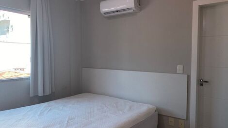 Apto 2 dormitórios 5 pessoas ar condicionado internet 100 m da praia