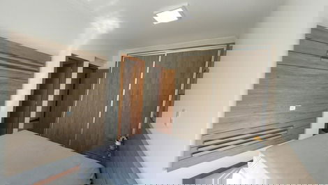 Apartamento 02 dormitórios com piscina,internet e ar condicionado...
