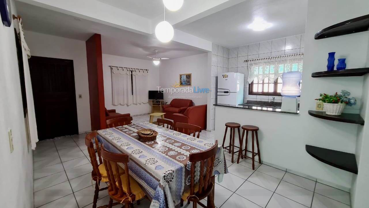 Casa para aluguel de temporada em Bombinhas (Praia de Bombas)