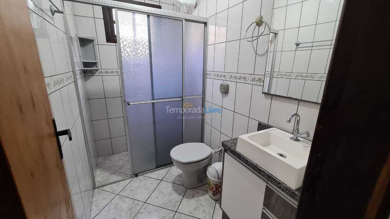 Casa para aluguel de temporada em Bombinhas (Praia de Bombas)