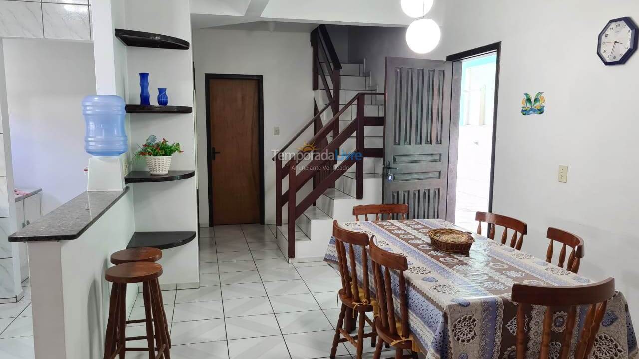 Casa para aluguel de temporada em Bombinhas (Praia de Bombas)
