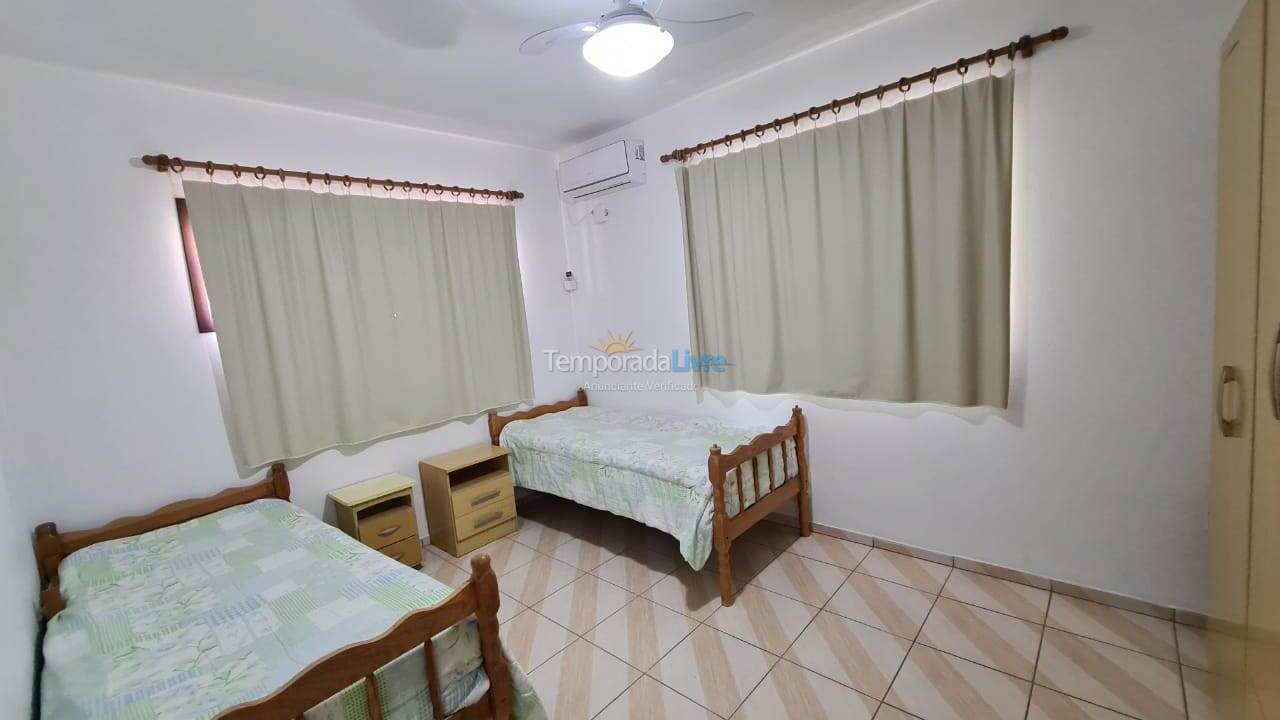 Casa para aluguel de temporada em Bombinhas (Praia de Bombas)