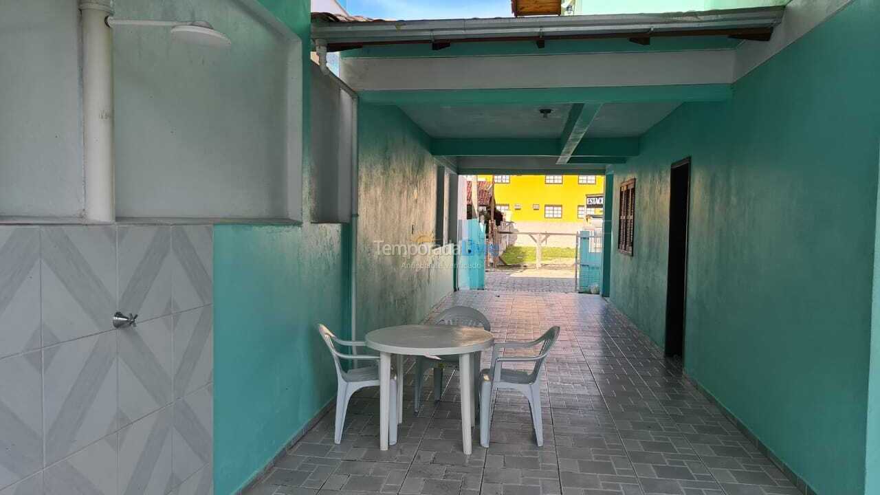 Casa para aluguel de temporada em Bombinhas (Praia de Bombas)
