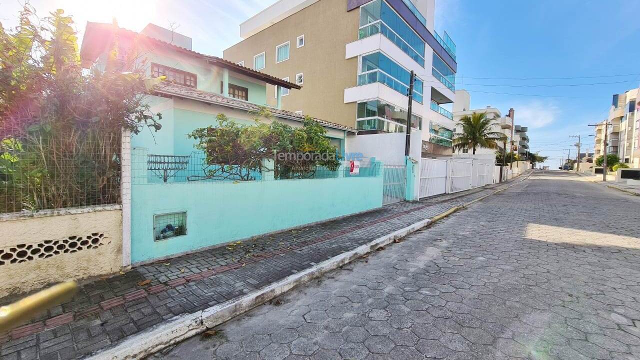 Casa para aluguel de temporada em Bombinhas (Praia de Bombas)
