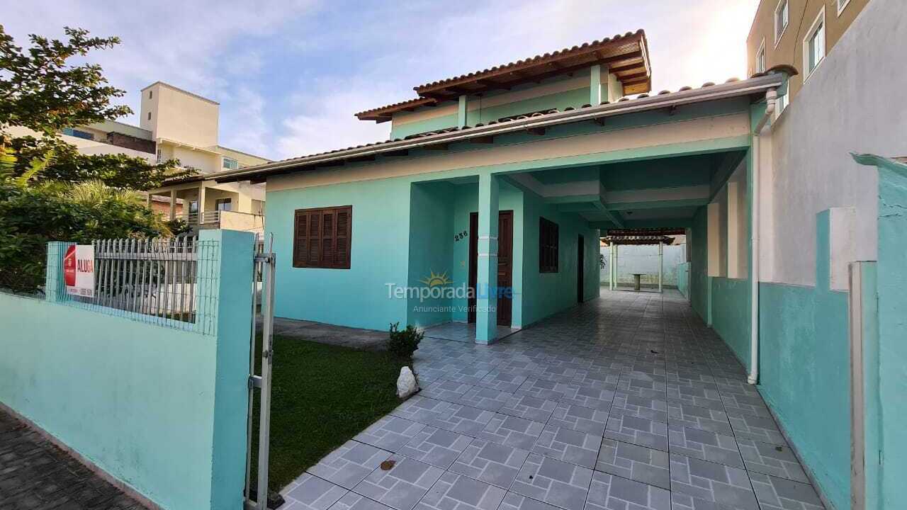 Casa para aluguel de temporada em Bombinhas (Praia de Bombas)
