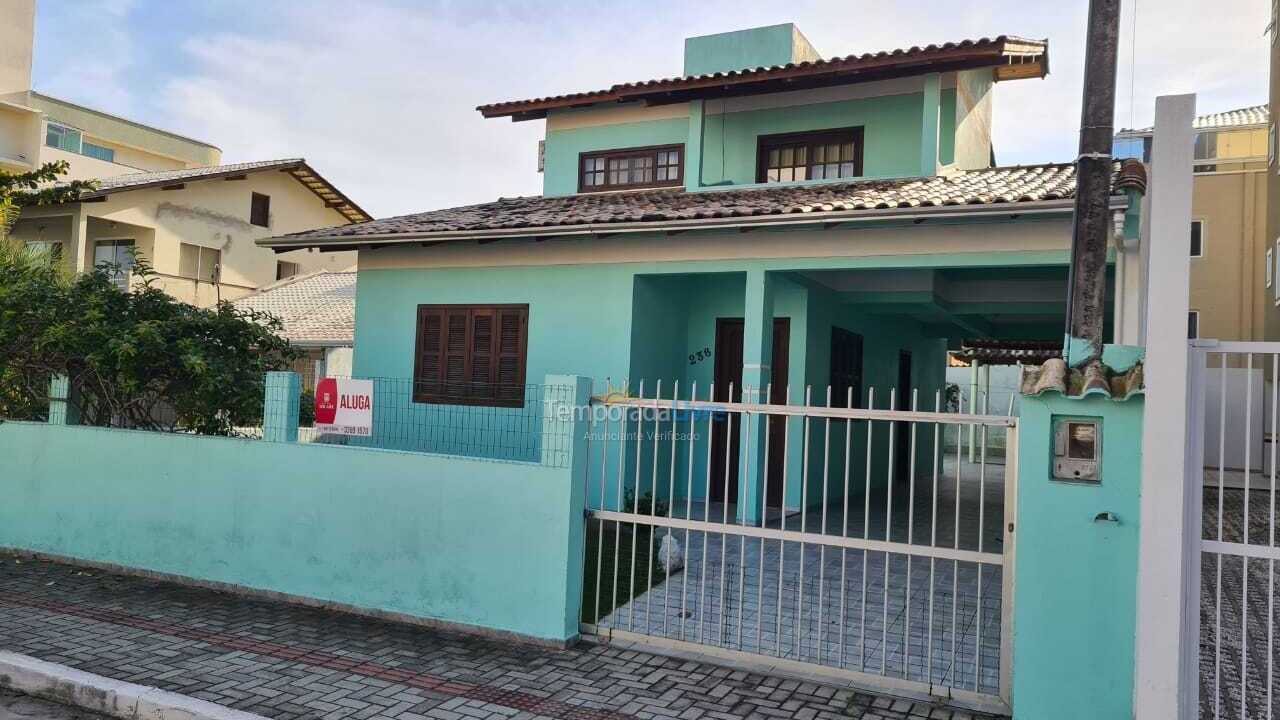 Casa para aluguel de temporada em Bombinhas (Praia de Bombas)