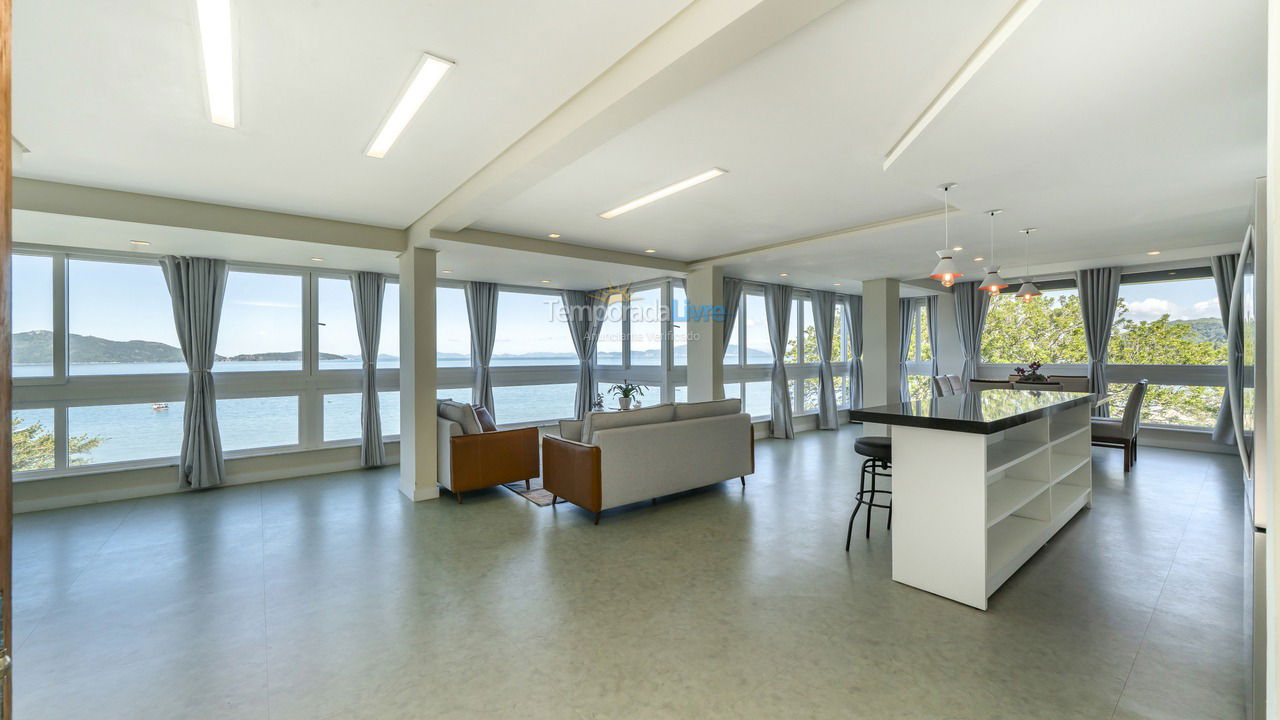 House for vacation rental in Bombinhas (Praia de Zimbros)