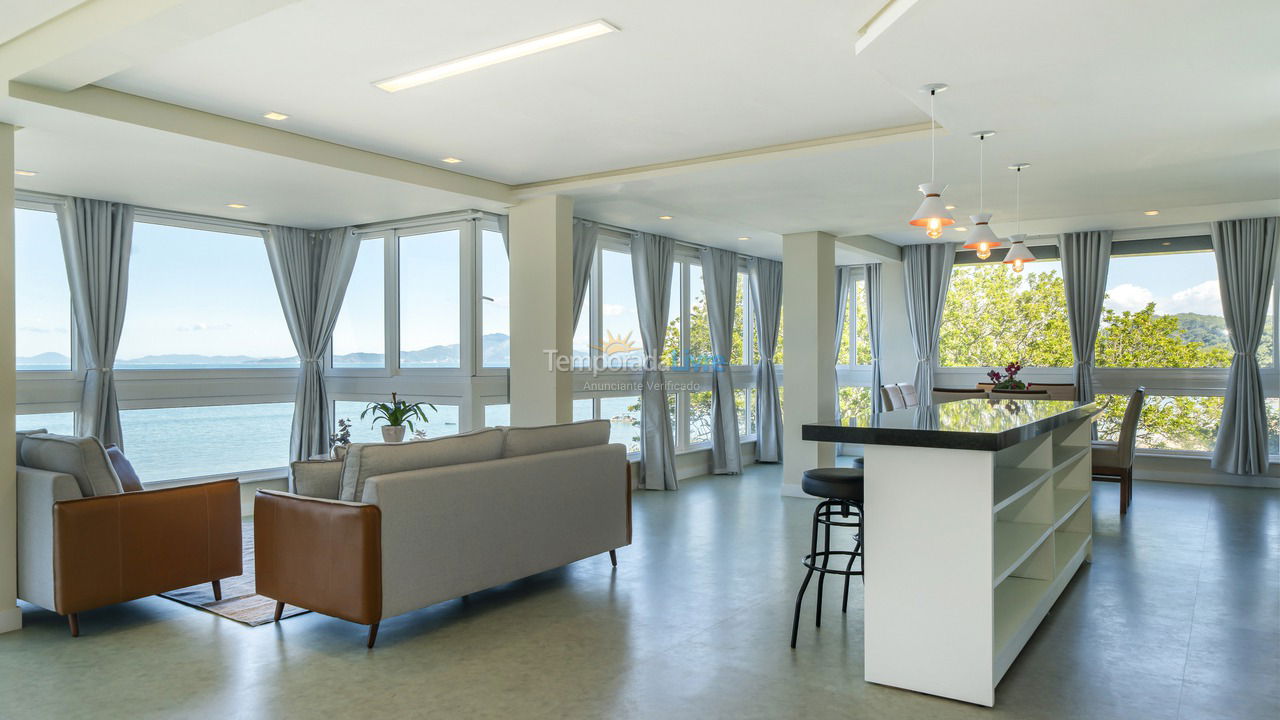 House for vacation rental in Bombinhas (Praia de Zimbros)