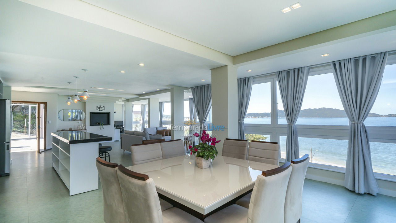 House for vacation rental in Bombinhas (Praia de Zimbros)