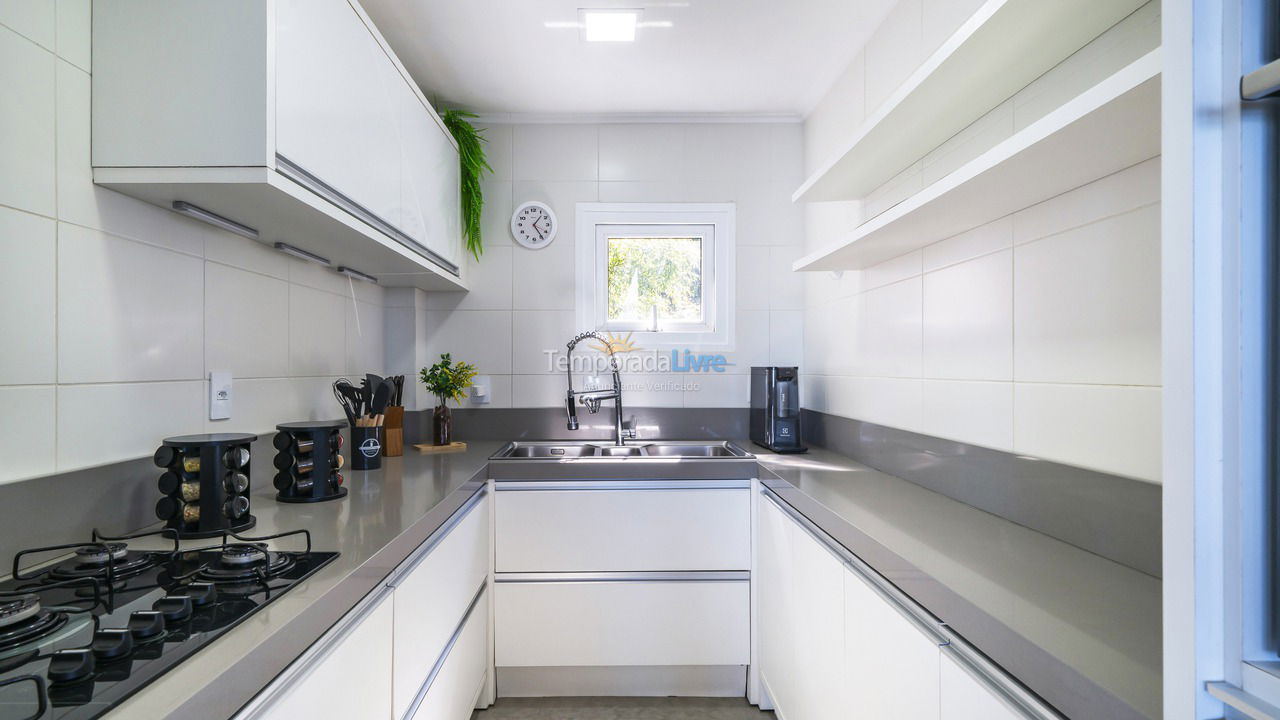 House for vacation rental in Bombinhas (Praia de Zimbros)