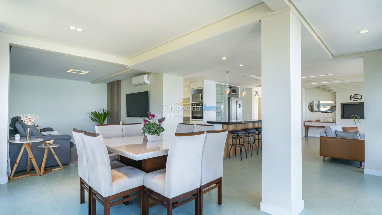 House for vacation rental in Bombinhas (Praia de Zimbros)