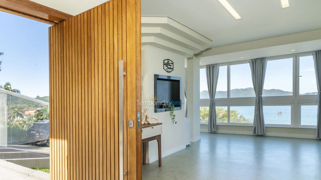 House for vacation rental in Bombinhas (Praia de Zimbros)