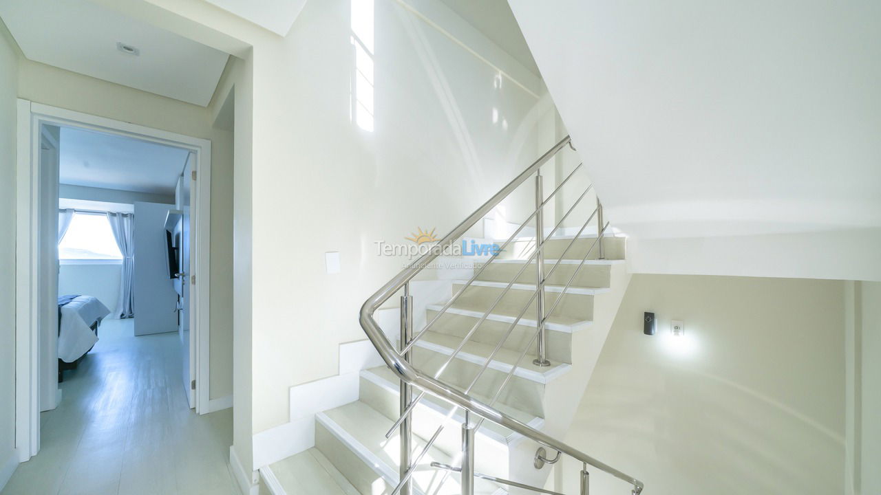 House for vacation rental in Bombinhas (Praia de Zimbros)