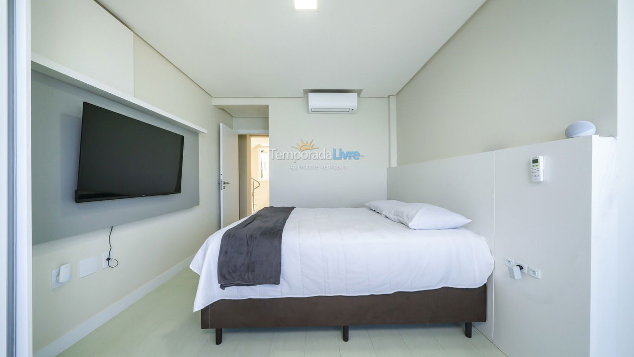 House for vacation rental in Bombinhas (Praia de Zimbros)