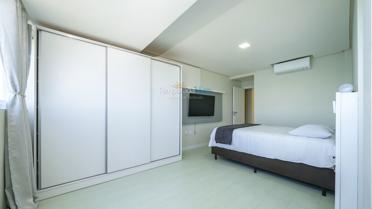 House for vacation rental in Bombinhas (Praia de Zimbros)