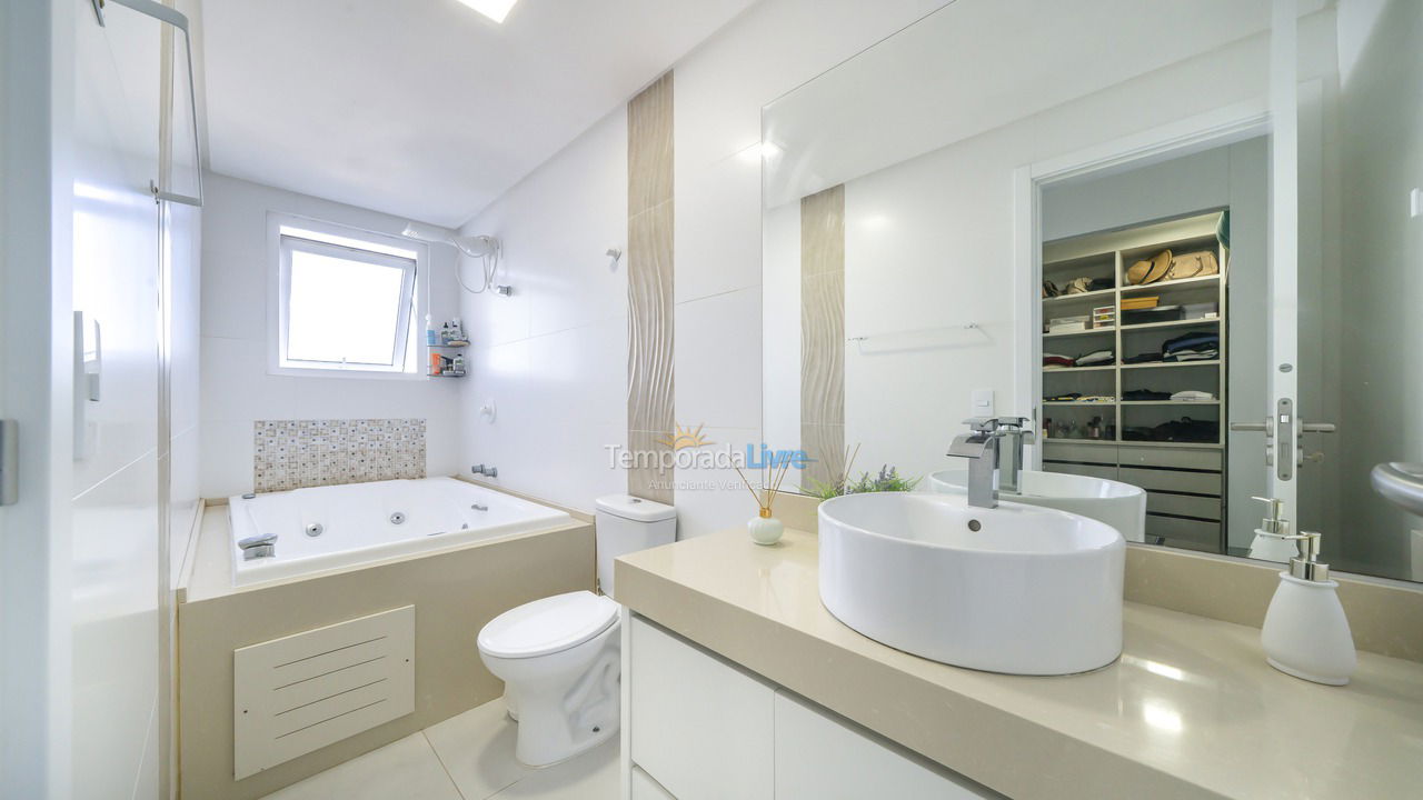 House for vacation rental in Bombinhas (Praia de Zimbros)