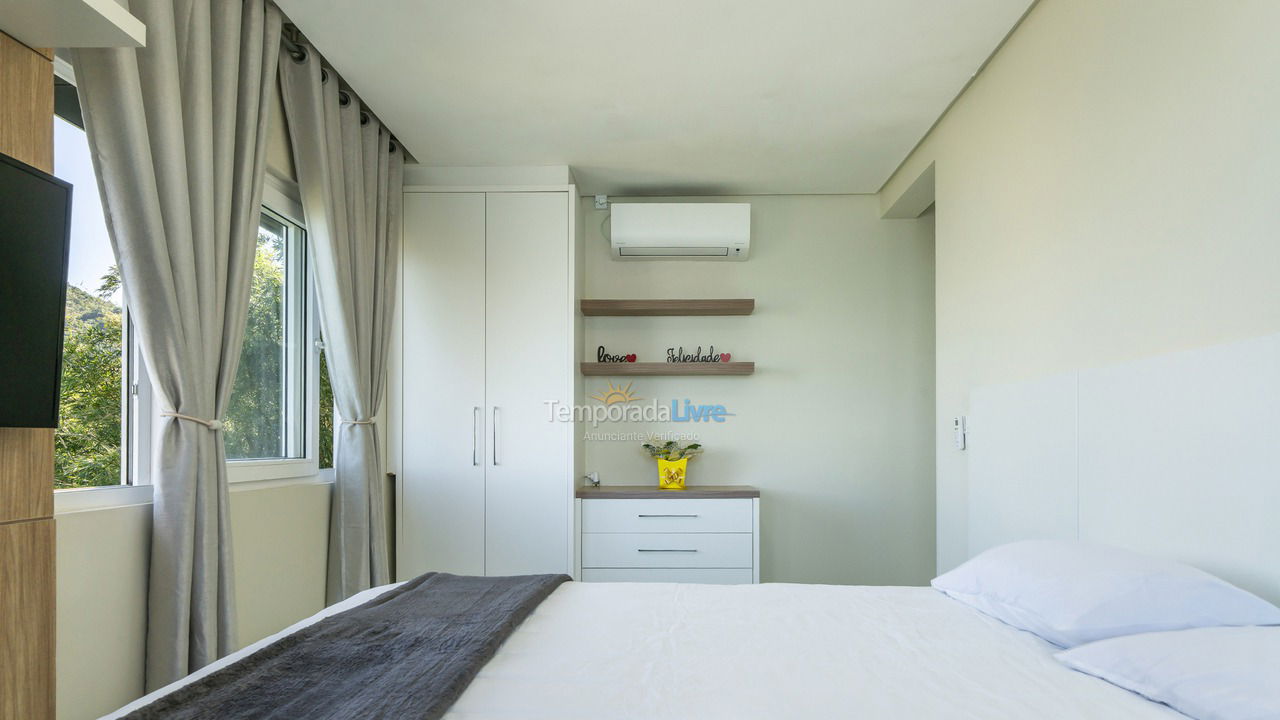 House for vacation rental in Bombinhas (Praia de Zimbros)