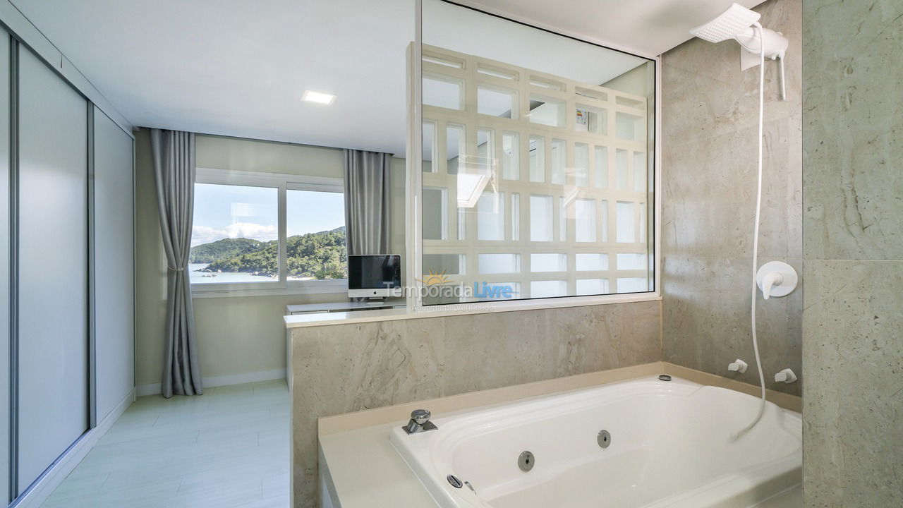 House for vacation rental in Bombinhas (Praia de Zimbros)