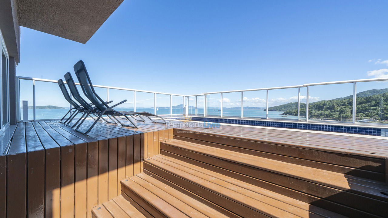 House for vacation rental in Bombinhas (Praia de Zimbros)