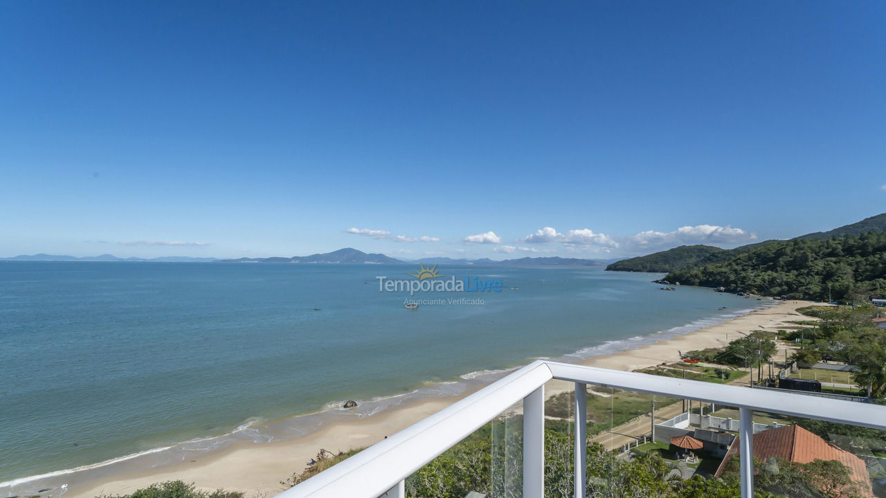 House for vacation rental in Bombinhas (Praia de Zimbros)