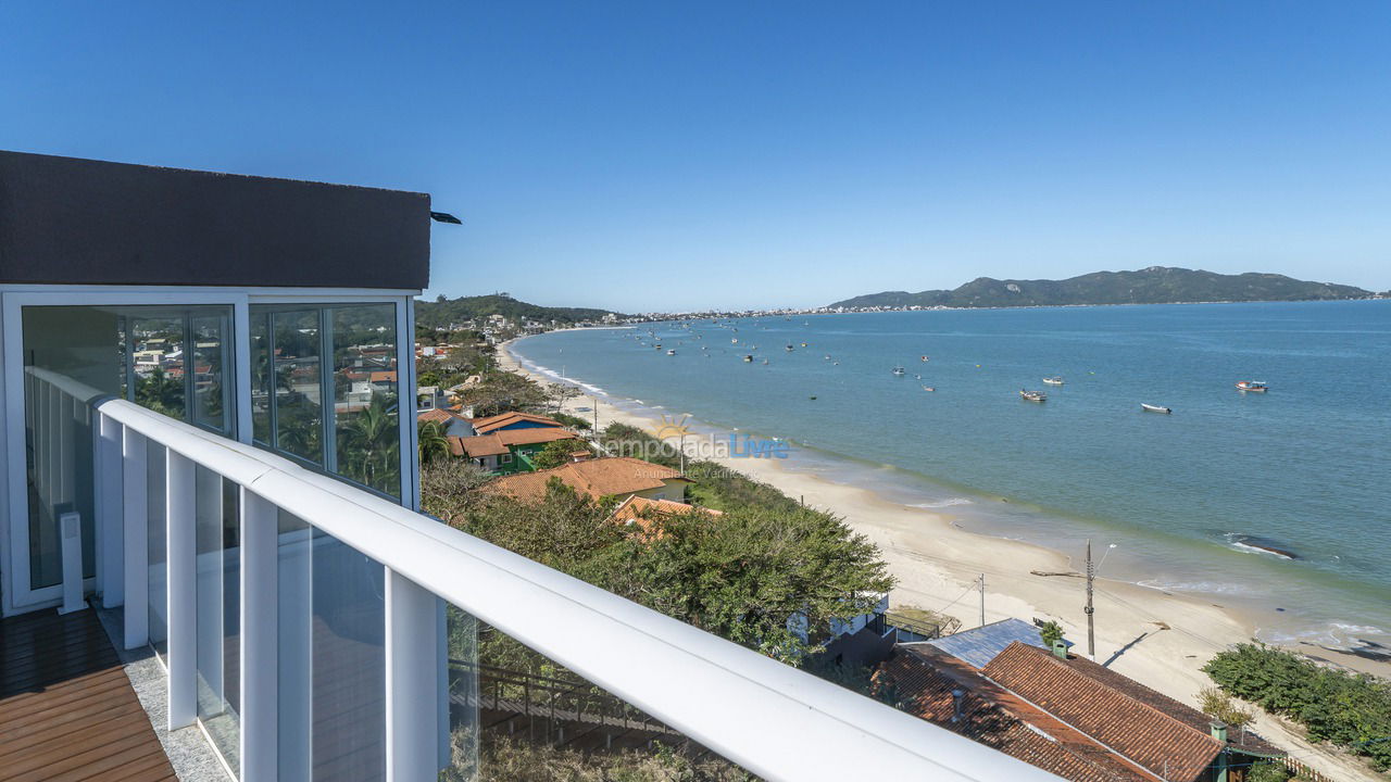 House for vacation rental in Bombinhas (Praia de Zimbros)