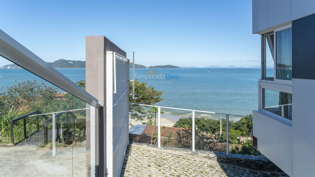 House for vacation rental in Bombinhas (Praia de Zimbros)