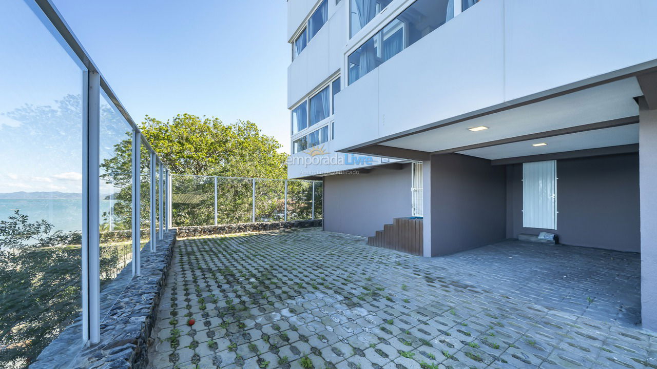 House for vacation rental in Bombinhas (Praia de Zimbros)