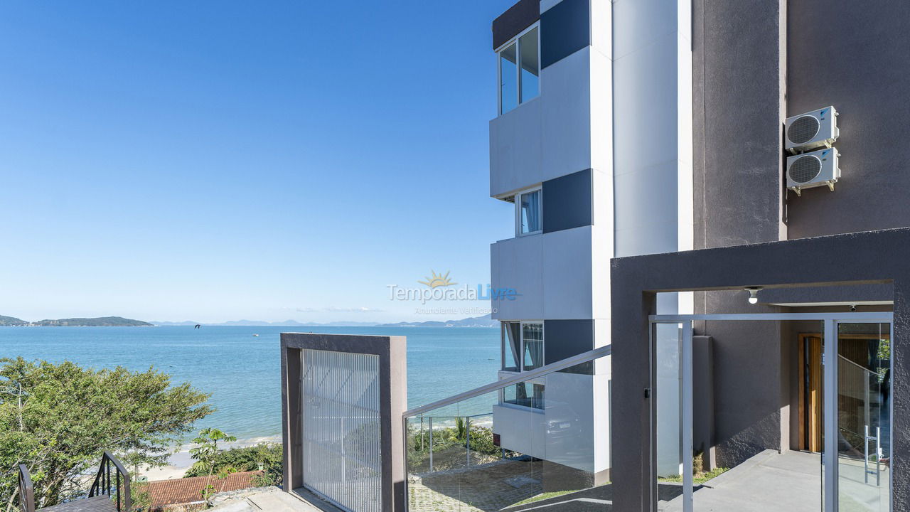 House for vacation rental in Bombinhas (Praia de Zimbros)