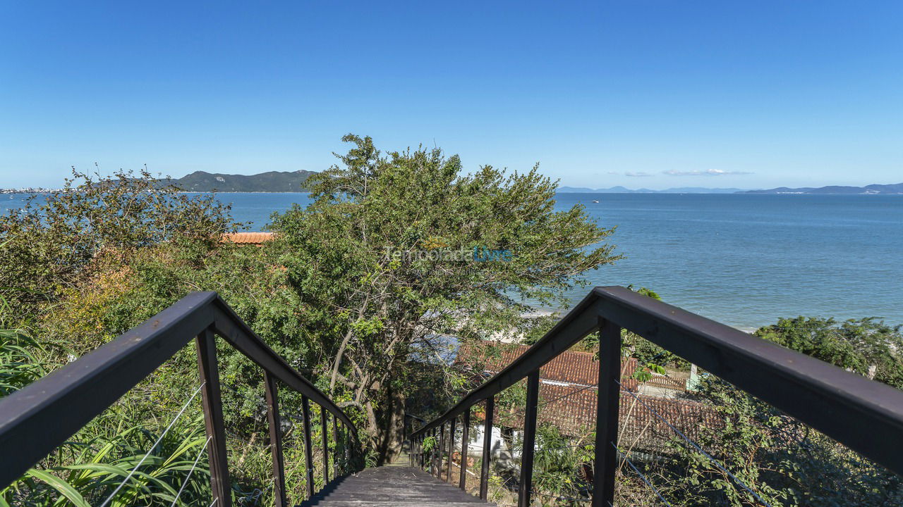 House for vacation rental in Bombinhas (Praia de Zimbros)