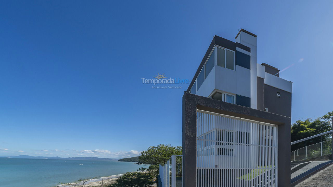 House for vacation rental in Bombinhas (Praia de Zimbros)