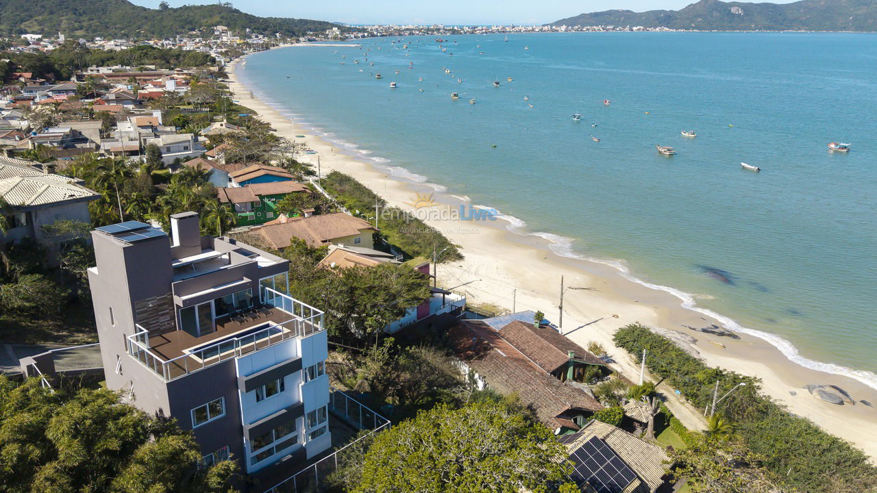 House for vacation rental in Bombinhas (Praia de Zimbros)