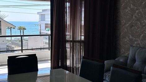 Apto na avenida principal de Bombas com vista mar para 7 pessoas