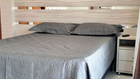 Apto na avenida principal de Bombas com vista mar para 7 pessoas