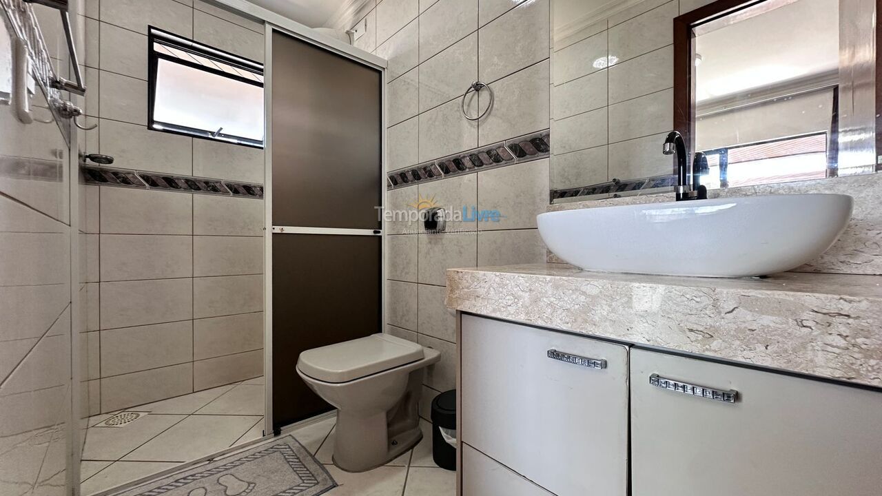 Apartamento para aluguel de temporada em Bombinhas (Praia de Bombas)