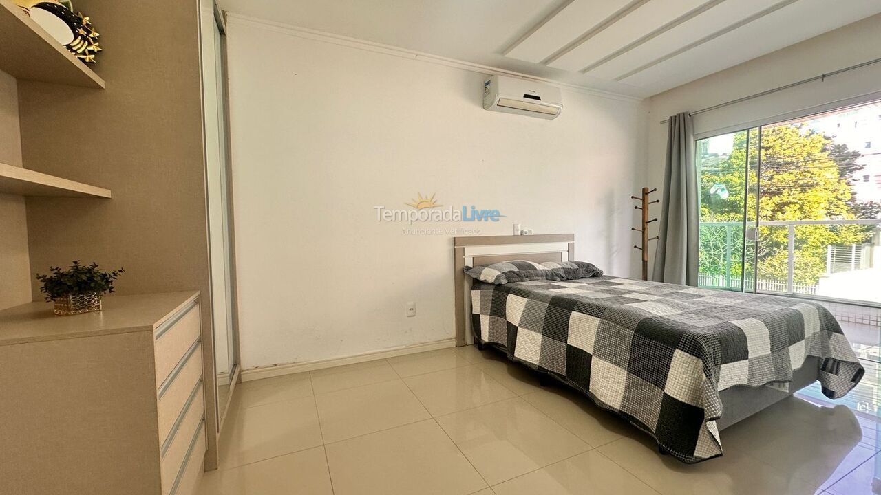 Apartment for vacation rental in Bombinhas (Praia de Bombas)