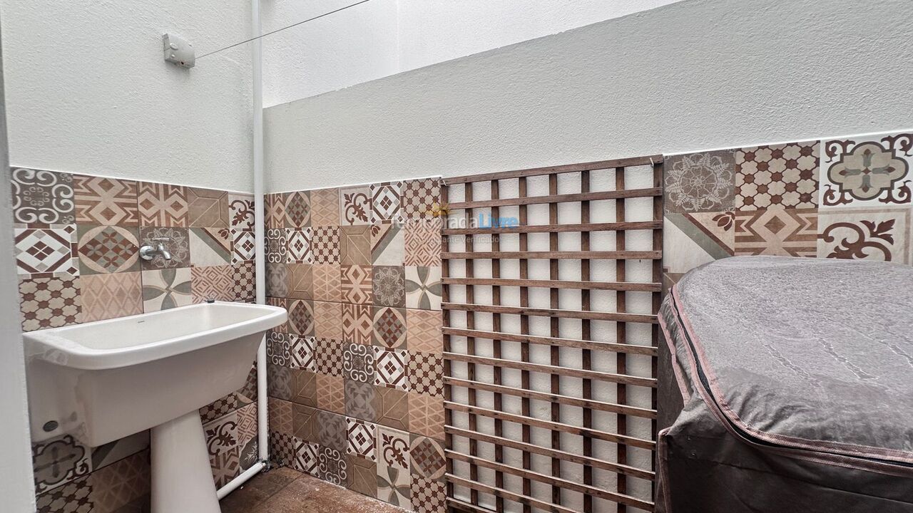 Apartamento para aluguel de temporada em Bombinhas (Praia de Quatro Ilhas)