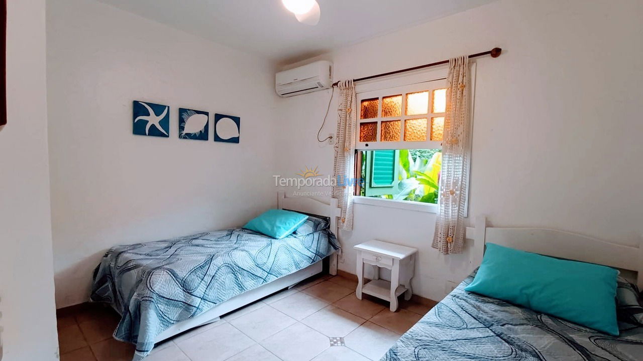 Casa para alquiler de vacaciones em São Sebastião (Praia da Baleia)