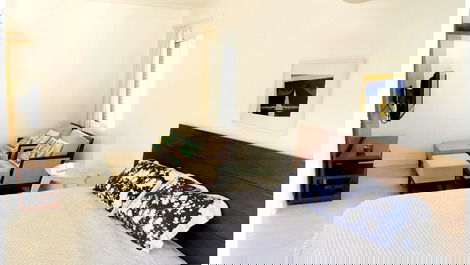 Baleia, 10 personas, 5 suites, piscina privada, espacio gourmet.