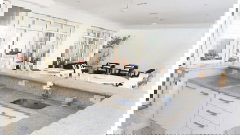 Baleia, 10 personas, 5 suites, piscina privada, espacio gourmet.
