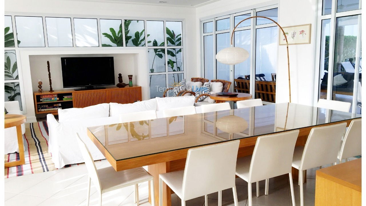 Casa para alquiler de vacaciones em São Sebastião (Praia da Baleia Condomínio Baleares)