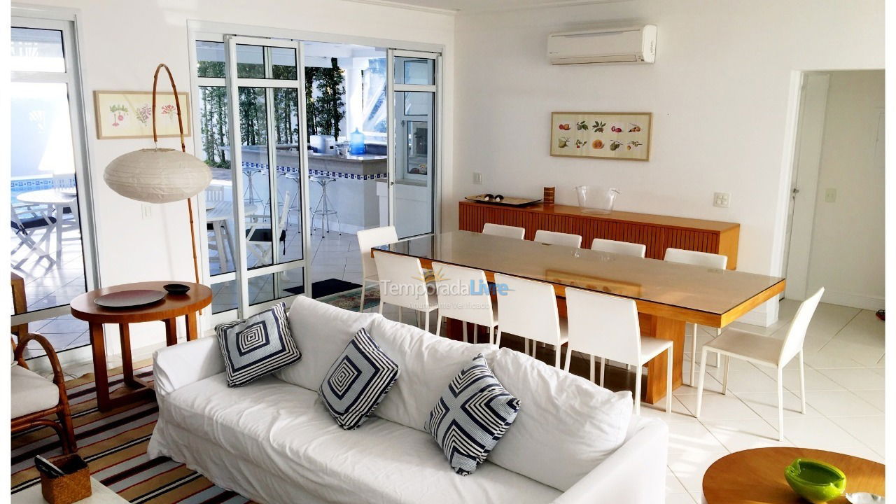 Casa para alquiler de vacaciones em São Sebastião (Praia da Baleia Condomínio Baleares)