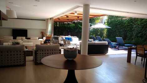 Oceanfront condominium, 5 suites, private pool, Baleia.