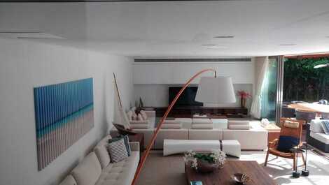 Oceanfront condominium, 5 suites, private pool, Baleia.