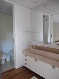 Oceanfront condominium, 5 suites, private pool, Baleia.