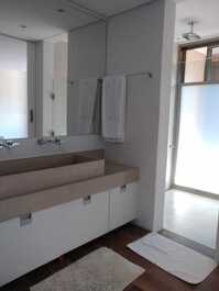 Oceanfront condominium, 5 suites, private pool, Baleia.
